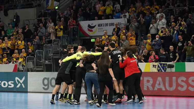 Upisali su povijesnu pobjedu protiv BiH pa je krenula 'ludnica': Scene slavlja obi&scaron;le su svijet