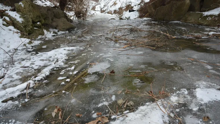 VIDEO Cijelo mjesto na nogama zbog neobične pojave: 'Vani -10, a ključala voda iz zemlje topi sve'