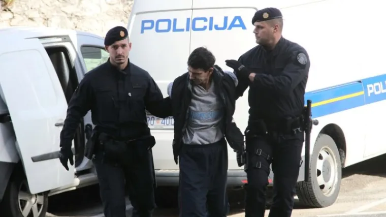 Ovo je mu&scaron;karac koji je izbo brata u obiteljskoj kući kod Metkovića. Policija ga jutros privela