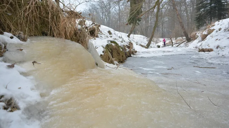 Obrat nakon misterija koji je &scaron;okirao mje&scaron;tane: Ključala voda iz zemlje koja je sve topila na -10 sada opet iznenadila