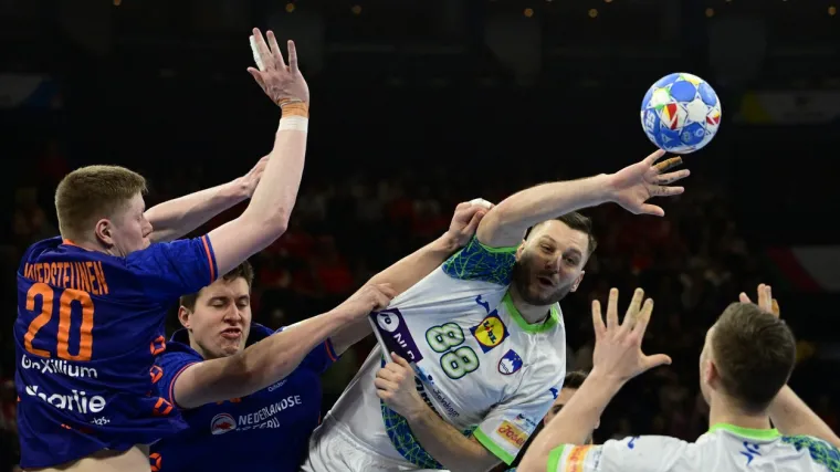 Slovenija slavila i ostala u igri za polufinale: Nizozemcima nije pomoglo ni 15 golova Versteijnena