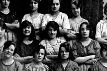 Misteriozna fotografija stara 124 godine krije jeziv detalj, ekipa s društvenih mreža se uplašila: 'Jesam li ja jedina koja se boji'