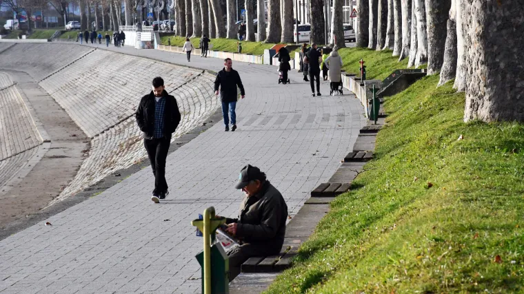 Hladno jutro, a onda 'napada' južina. Temperature i do +14, ponegdje uz naoblaku moguća i koja kap ki&scaron;e