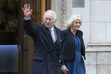 Camilla ga je stalno posjećivala: Kralj Charles izašao iz bolnice s osmjehom na licu