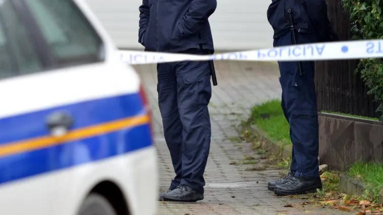 Pijani mu&scaron;karac satarom i nožem nasrnuo na 47-godi&scaron;njaka u Labinu