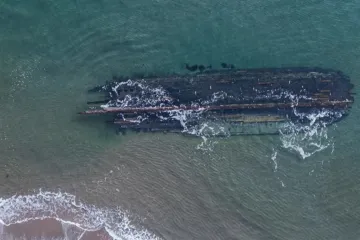 Uragan na plažu u Kanadi izbacio tajnovitu olupinu broda. Sagradili ga u 19. stoljeću?