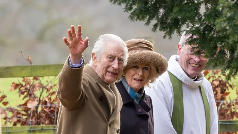 Dobro raspoloženi kralj Charles nakon operacije posjetio crkvu sa suprugom Camillom