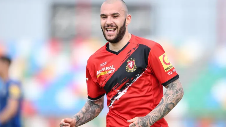 Poznata modna dizajnerica viđena u zagrljaju hajdukovog igrača