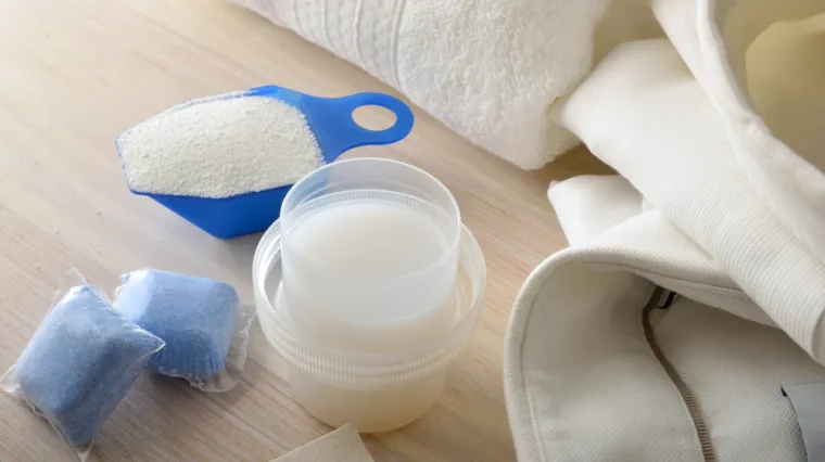 Pra&scaron;ak, tekući deterdžent ili kapsule za pranje? Alergologinja otkriva &scaron;to je bolje