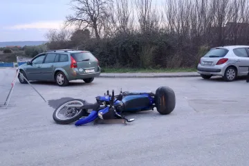 Stravična nesreća u Kaštel Starom: Sudarili se motocikl i auto, jedna osoba je poginula