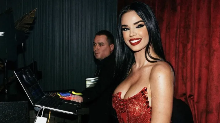 Ivana Knoll čestitala Valentinovo seksi fotkom: Tek je izašla ispod tuša...