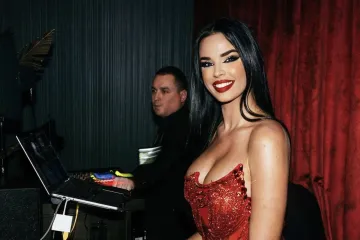 Ivana Knoll čestitala Valentinovo seksi fotkom: Tek je izašla ispod tuša...