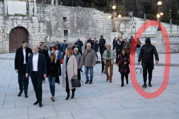 Policija traga za muškarcem koji je SDP-ovca u Zadru polio crnom tekućinom