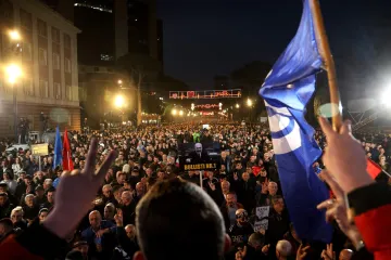 Molotovljevi kokteli na zgradu Vlade u Albanije. Bijesni prosvjednici: 'Demokracija je nestala još 2013.'