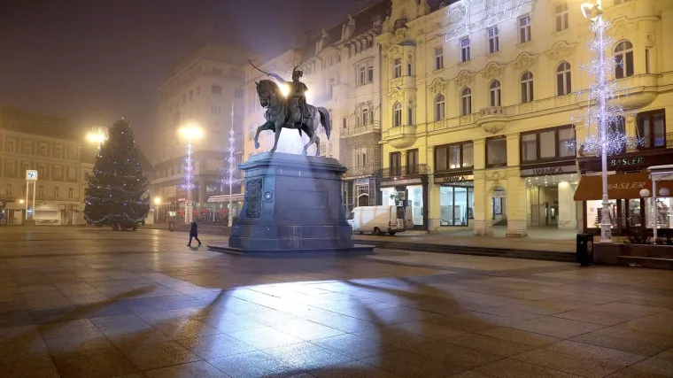 Mladići napali četvoricu stranaca u centru Zagreba: Po&scaron;pricali ih suzavcem pa pobjegli