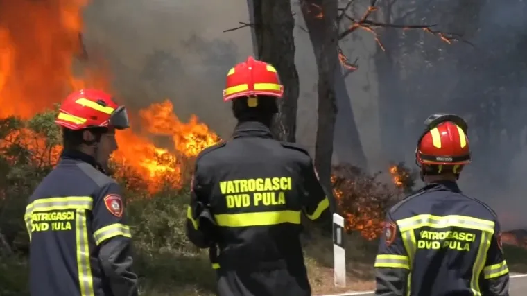 Pobuna vatrogasaca: Skaču u vatru i riskiraju život, a povećanje plaće dobili samo odabrani
