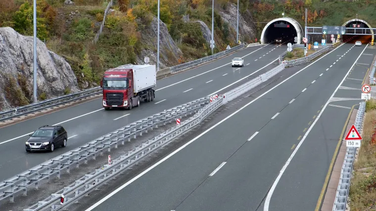 Teška nesreća kod tunela Sveti Rok! Dvoje poginulih, zatvorena autocesta za sva vozila