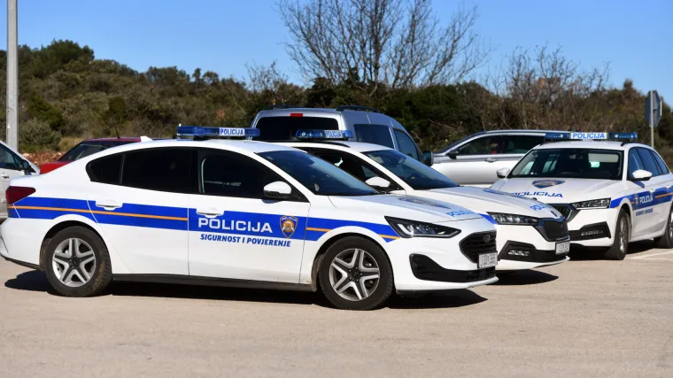 Pijani vozač (27) pre&scaron;ao u suprotnu traku, pa izazvao sudar s drugim autom