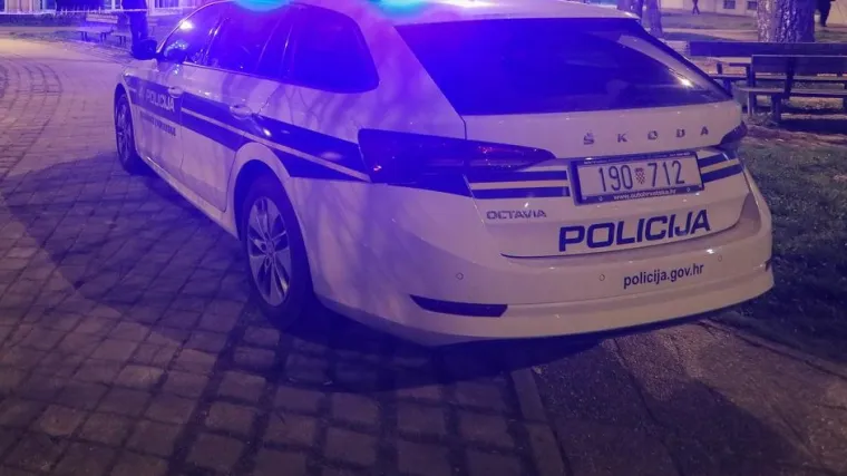 Mu&scaron;karac (57) kod Požege vozio pijan pa sletio u kanal, drugi 'zaboravio' da nema vozačku