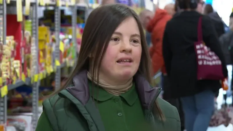 Dora je topla, draga i uvijek spremna pomoći. Već tri godine radi u trgovini: 'Predobro mi je'