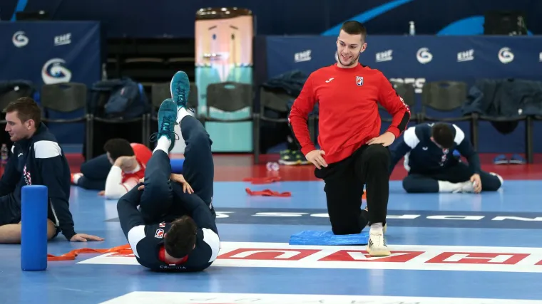 Sigurdsson jo&scaron; nije objavio popis, ali je već bio prisiljen napraviti jednu promjenu