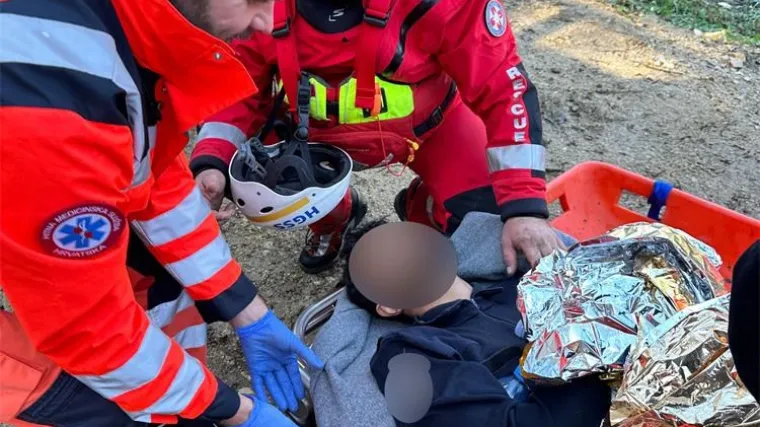 Stranac se u Kupi držao za stablo, izvukli ga policajci