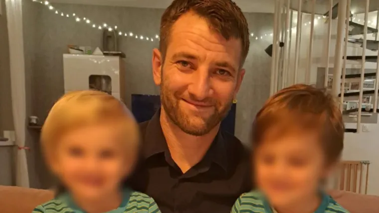 Uskoro stiže i treće dijete! Adam iz 'Braka na prvu' objavio preslatku fotografiju sa sinovima: 'Dva moja'