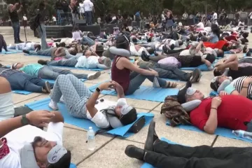 Građani Mexico Cityja ispružili se na glavnom trgu i obilježili svjetski dan spavanja