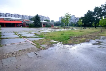 Evakuirali školu u Travnom: Popucali ventili na radijatorima, voda počela šikljati, djeca bježala kroz prozore