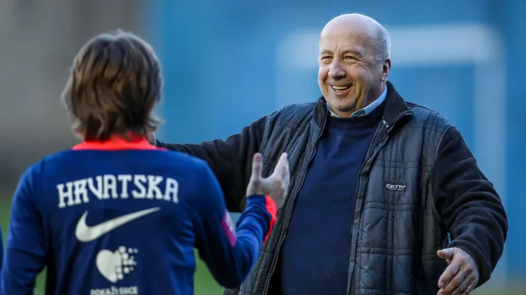 Neočekivani gost na treningu Vatrenih! Zajec dugo pričao s Dalićem, pozdravio i Modrića