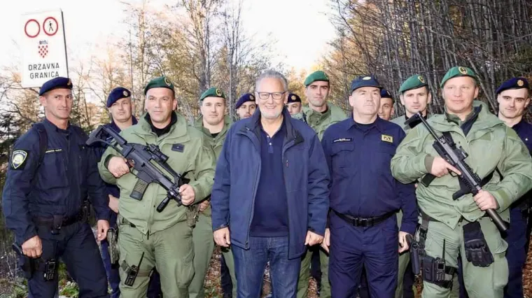 Božinović objavio fotografiju sa specijalcima pa poslao poruku: 'Mogu mirno spavati'