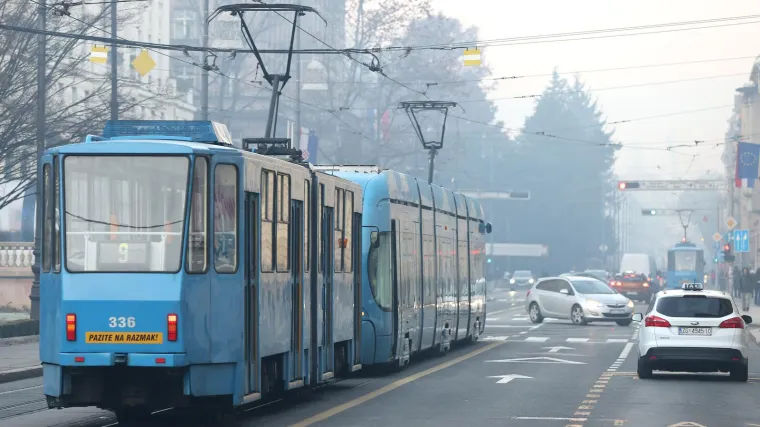 Kaos u centru Zagreba, pokvario se tramvaj: 'Strašno. Čekala sam više od pola sata. Na kraju sam platila taksi'