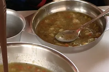 Bijesna mama opisala mučne trenutke: 'Prisiljavalo ga se da sve pojede... Popiškio se u gaće'