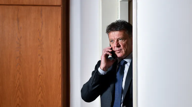 Premijer o metcima u Turudićevom autu: 'Nije benigna stvar'. Božinović: 'Namjerno je propucan'