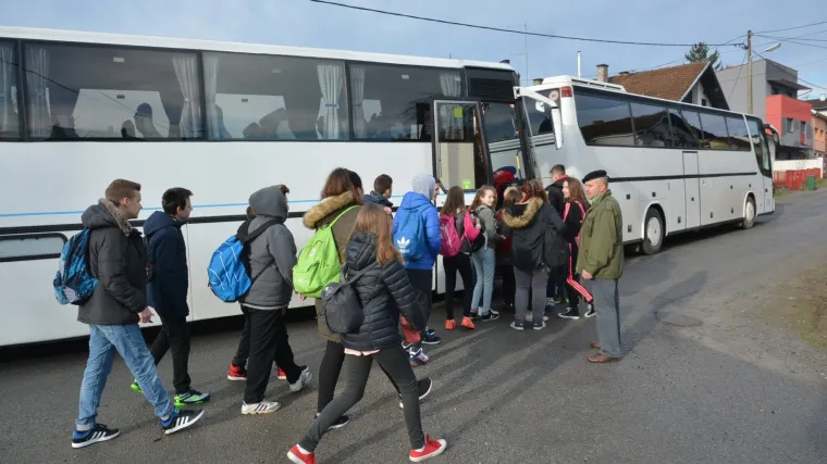 Paprene cijene školskih putovanja. Jednodnevni izlet se plaća i na rate: 'Izlet u voćnjak u Ivanić grad 40 eura'