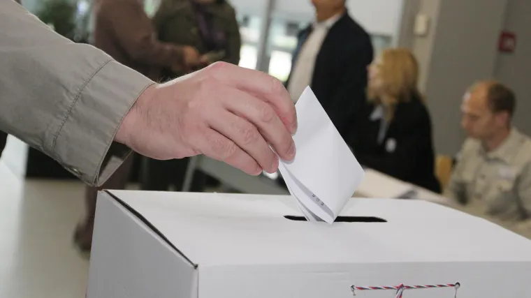 U ponoć istječe rok za predaju kandidatura, DIP danas dočekuje 24 stranke