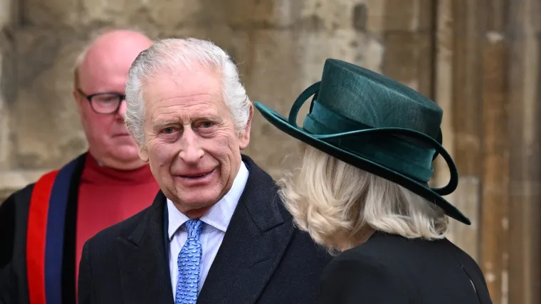 Kralj Charles viđen u javnosti: Prisustvovao je na misi s kraljicom Camillom