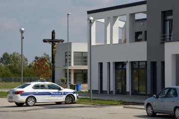 Uskrs iza re&scaron;etaka. Na Veliku subotu pijan do&scaron;ao u crkvu u Požegi i krenuo raditi probleme