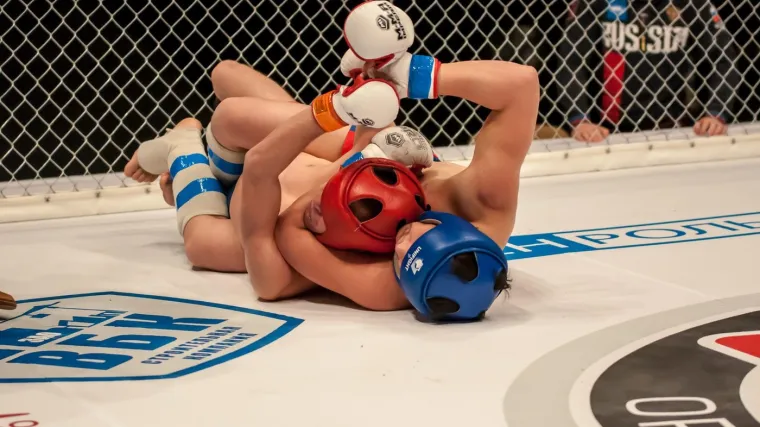 Tinejdžer (17) preminuo usred MMA borbe, samo je pao nakon jednog udarca