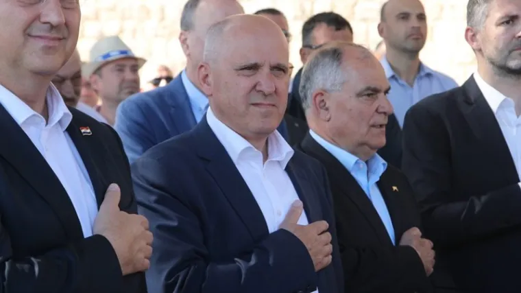 Bačić preuzeo citat RTL-ovog komentatora: 'Prije će presu&scaron;iti more, nego će HDZ izgubiti Dalmaciju'