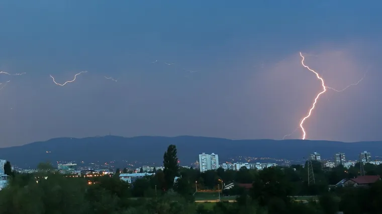 Velika promjena vremena na sam izborni dan: Ki&scaron;a i pljuskovi s grmljavinom