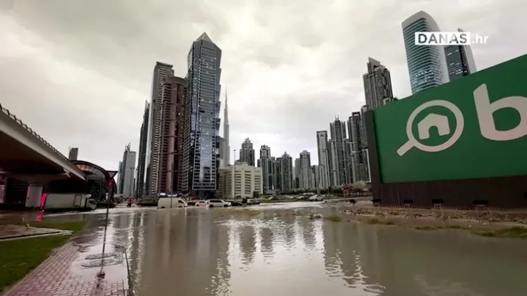 Velike kiše stvorile apokaliptične prizore u Dubaiju. U Omanu u poplavama 18 mrtvih, među njima i školarci