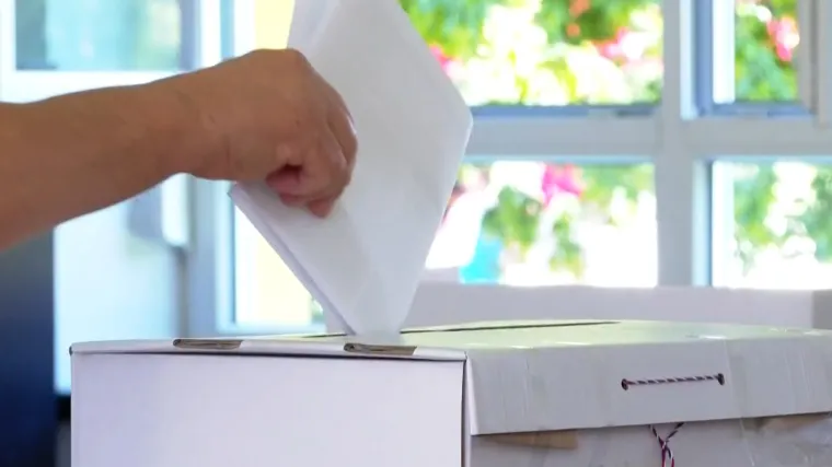 I u Srbiji rekordna izlaznost birača: Čak 3 puta vi&scaron;e nego na izborima 2020.