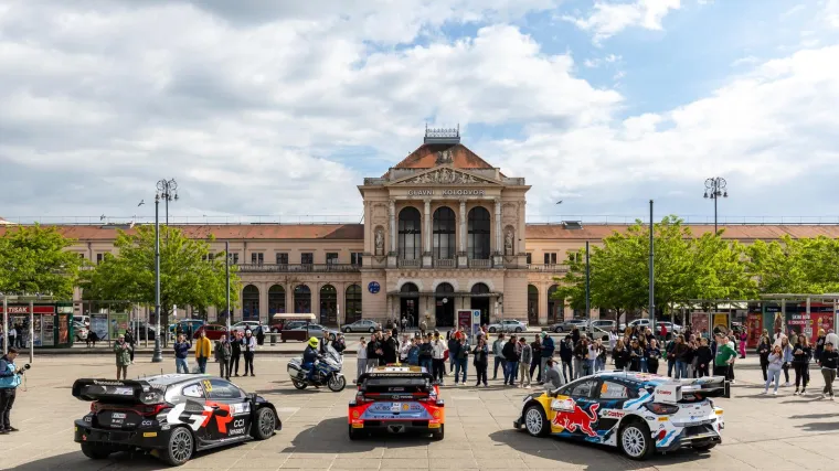 Kakvi ljepotani u centru Zagreba uoči početka Croatia Rallyja: Građani ih zadivljeno gledali i fotografirali