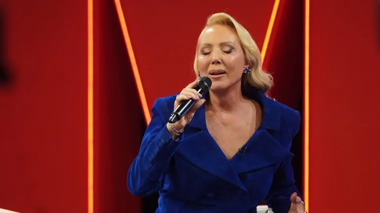 Lepa Brena zaplakala na koncertu u Sarajevu: 'Nostalgična sam...'