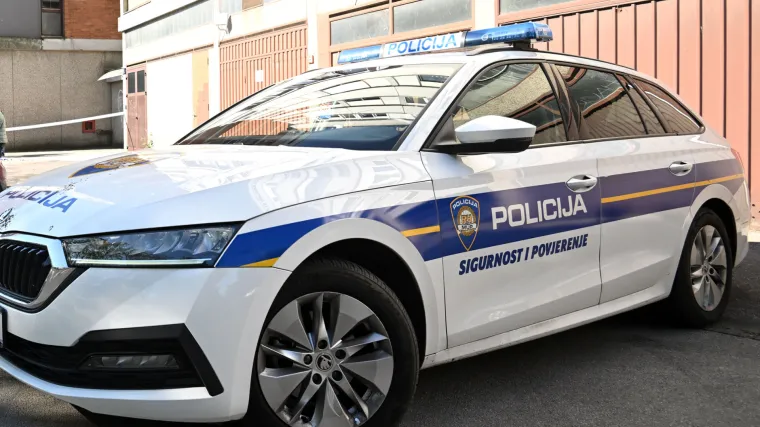 Izlazila na rikverc iz garaže i udarila stariju ženu (86)