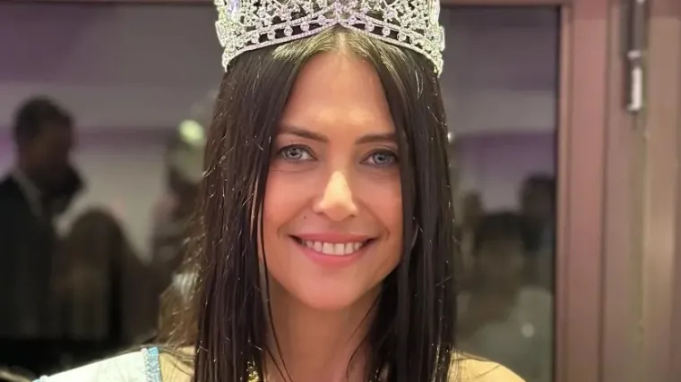 Što mislite, koliko joj je godina? Upravo su je proglasili misicom i svi su popadali kada se predstavila