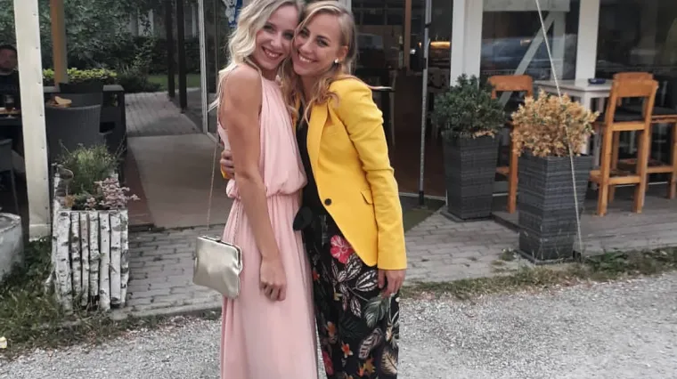 Tamara iz 'Braka na prvu' pokazala fotke sa sestrom blizankom: 'Trudna je...'