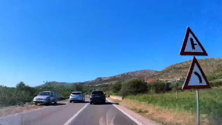 Pojavila se snimka nevjerojatnog pretjecanja kod &Scaron;ibenika: 'Zatvoriti ga u ludaru'