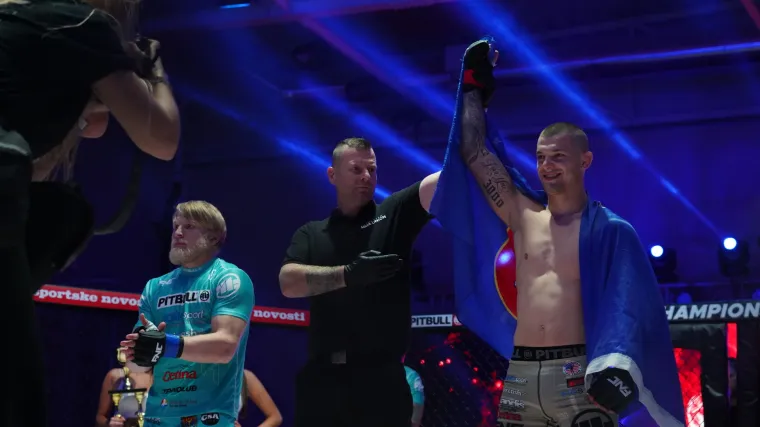 Furiozni Sičaja nokautirao Moldavca Petrova za 30 sekundi